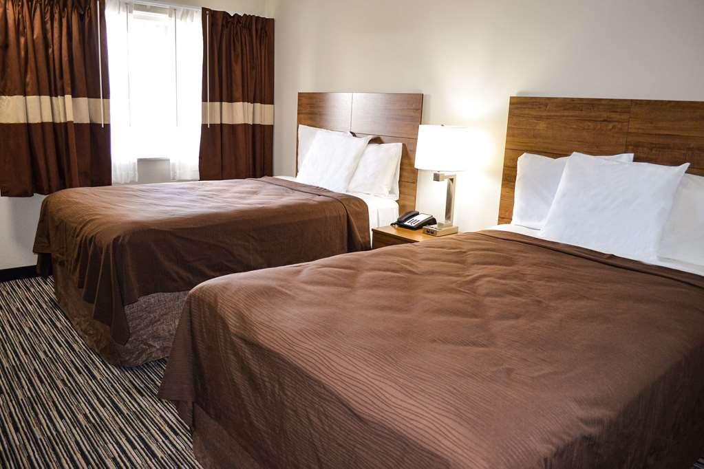 Clarion Pointe East Lansing University Area Room photo